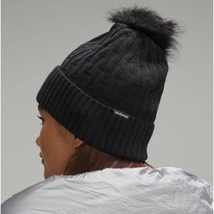 NWT Lululemon Women’s Cable Knit Pom Beanie Black